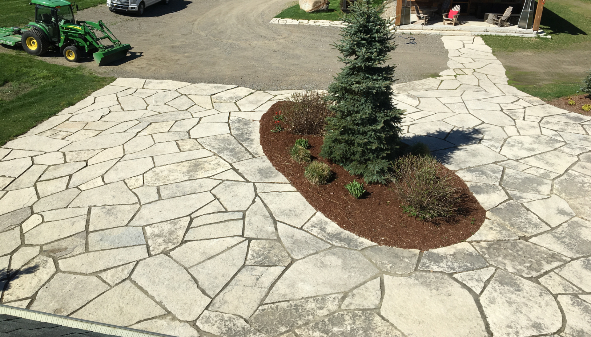 Pierres Mirabel Yard